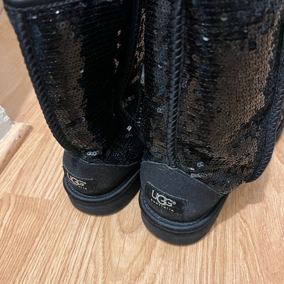 Ankle boot sequence UGGs, size 7, gently used , in great condition - Picture 4 of 5